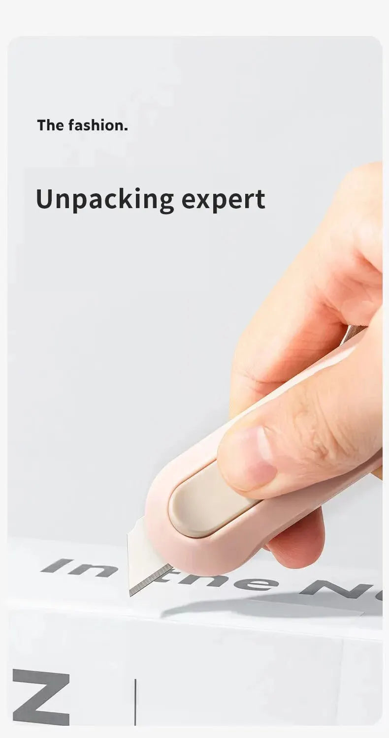 Minimalist Retractable Knife